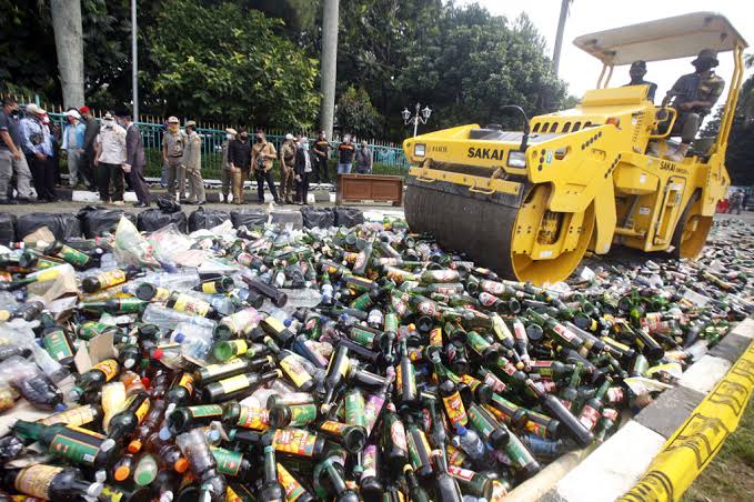 Polres Dumai Musnahkan Ribuan Botol Miras dan Knalpot Brong Hasil Operasi KYRD